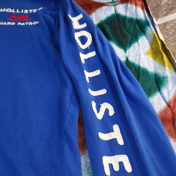 3 Hollister Shirts 2 short sleeve 1 long sleeve - Picture 5 of 8